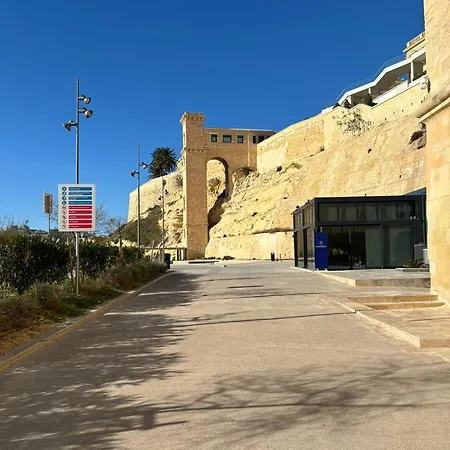 Traditional Maltese Sea View * Kalkara
