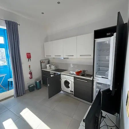 Traditional Maltese Sea View Apartament *