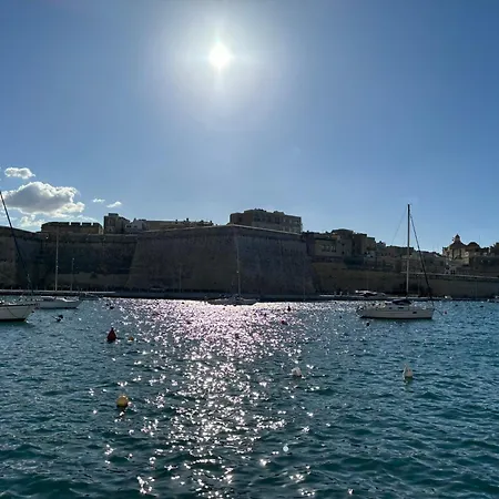 Traditional Maltese Sea View Apartament