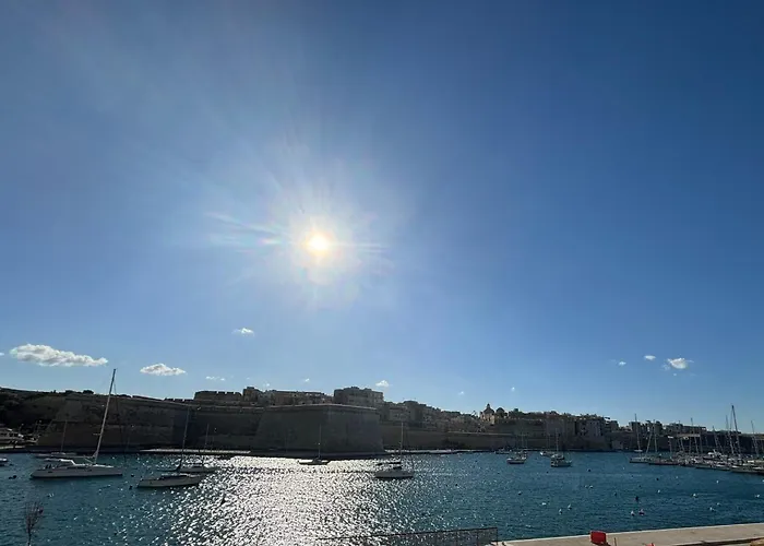 Traditional Maltese Sea View Appartement *